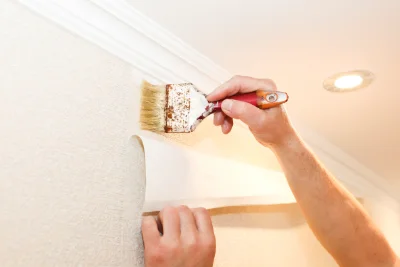 Pose de papier peint à Toulouzette — revêtements muraux et toiles de verre